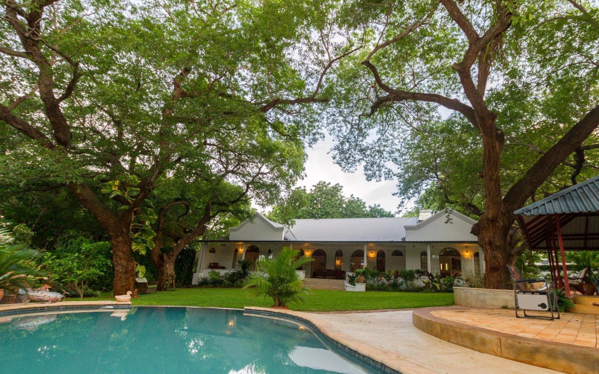 The Courtney Lodge Victoria Falls Exterior foto